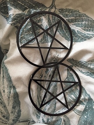 Diğer pentagram küpe