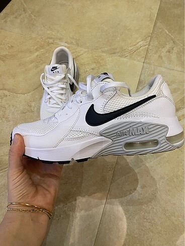 37 Beden beyaz Renk Nike airmax