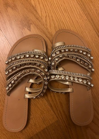 Altın Renkli İşlemeli Deri Kadın Terlik - Görsel 4