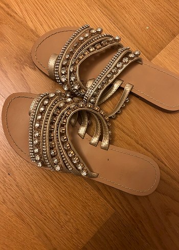 Altın Renkli İşlemeli Deri Kadın Terlik - Görsel 2