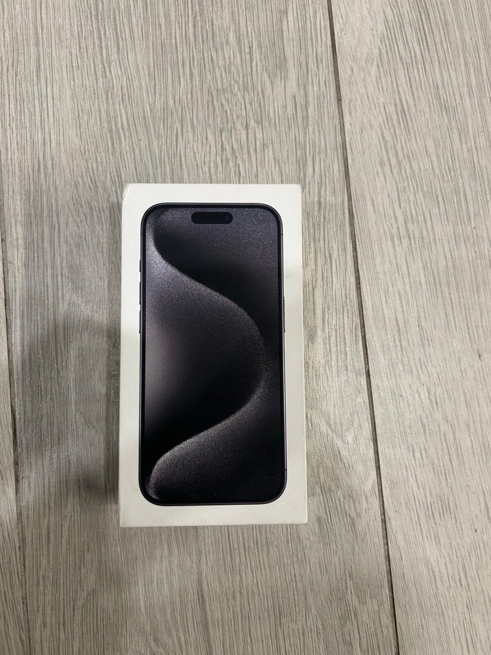 iPhone 15 pro kutusu ve Şeffaf Kılıf Seti - Görsel 2