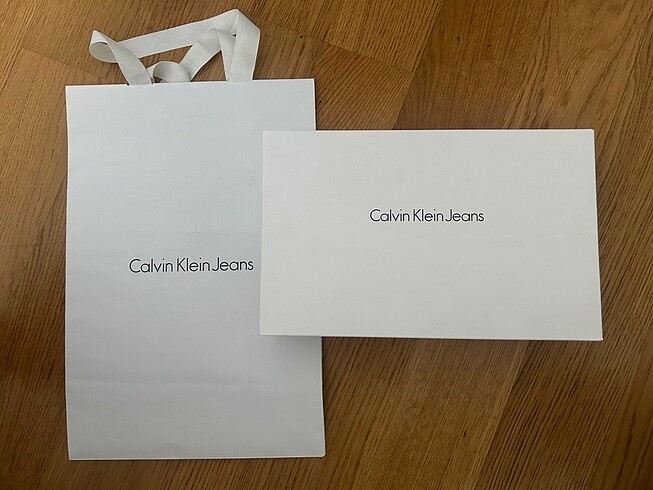 Calvin Klein hediye kutusu ve poşeti