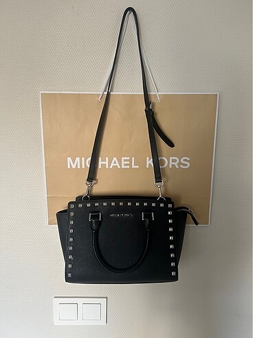 Michael Kors zımbalı çanta