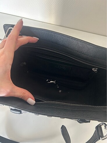 Beden siyah Renk Michael Kors zımbalı çanta