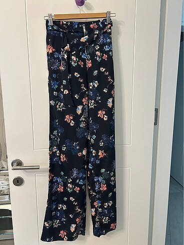 Bershka Bershka çiçek desenli pantolon