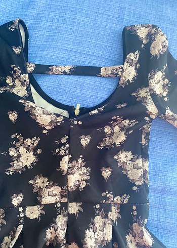 Bershka çiçek desenli elbise - Görsel 6