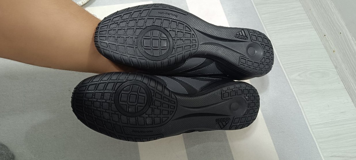 Adidas Predator 42 no halısaha ayakkabısı - Görsel 4