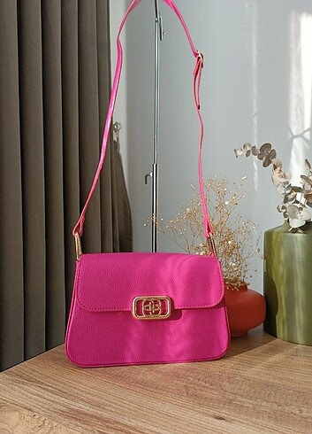 Pembe Capraz çanta 
