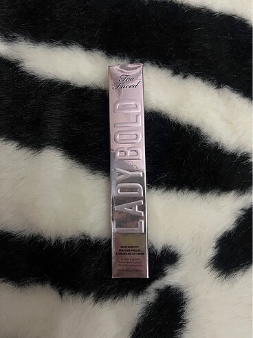 too faced dudak kalemi