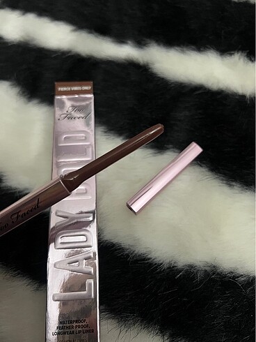 too faced dudak kalemi - Görsel 7