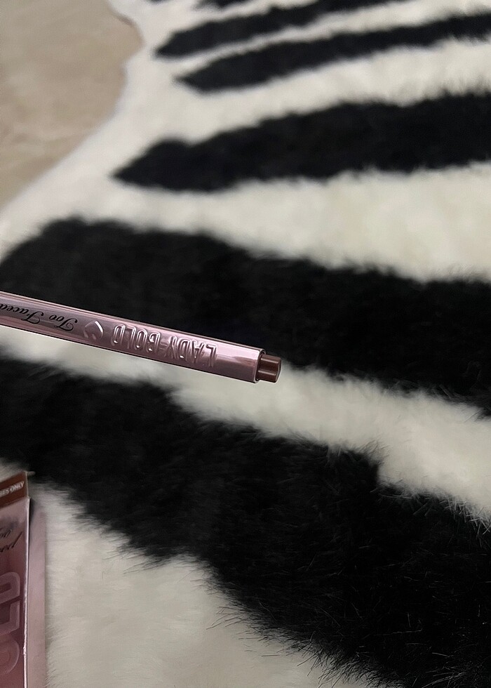 too faced dudak kalemi - Görsel 5