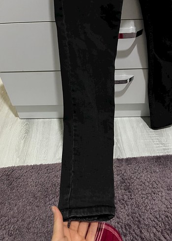 Kadın Siyah Kemerli Dar Kesim Jean - Görsel 8