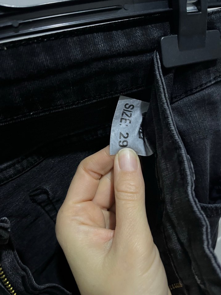 Kadın Siyah Kemerli Dar Kesim Jean - Görsel 4