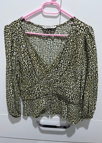 H&M Siklik Ve Rahatlik Yesil Leopar Desenli V Yaka Bluz
