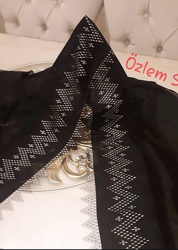 Tel Kırma İşlemeli Siyah Kadın Şal