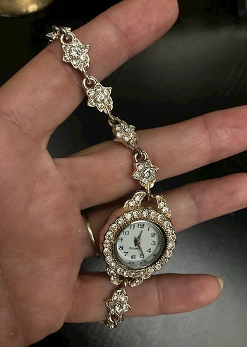 ÇOK ZARİF TAŞLI KOL SAATİ - Görsel 4