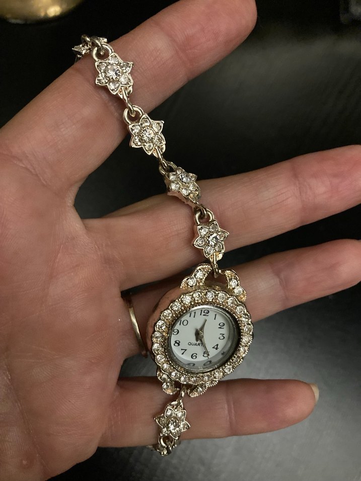 ÇOK ZARİF TAŞLI KOL SAATİ - Görsel 4