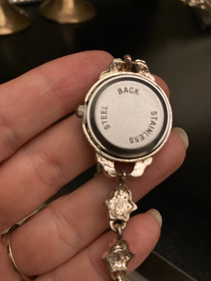 ÇOK ZARİF TAŞLI KOL SAATİ - Görsel 2