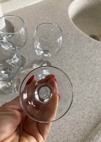 PAŞABAHÇE 4 KORMIZI ŞARAP KADEHİ - Görsel 5