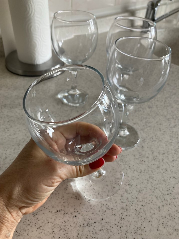 PAŞABAHÇE 4 KORMIZI ŞARAP KADEHİ - Görsel 3