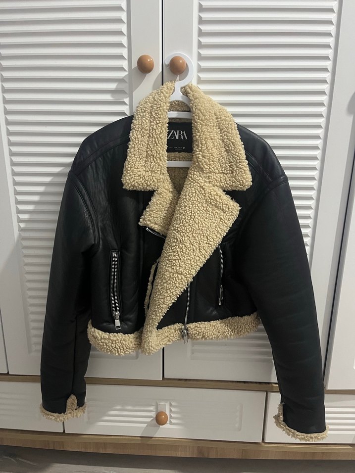 Siyah Kürklü Kısa Biker Deri Ceket - Görsel 3