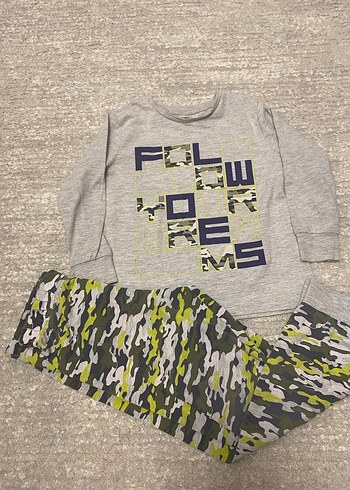 Gri Kamuflaj Desenli Erkek çocuk pijama takımı