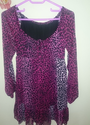 PEMBE LEOPARLI ELBİSE