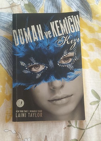 Duman ve Kemiğin Kızı - Laini Taylor