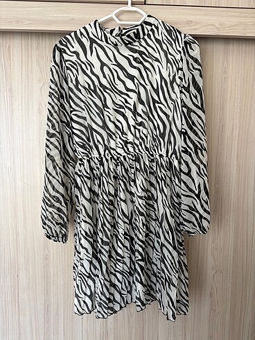 42 Beden Zebra desen elbise