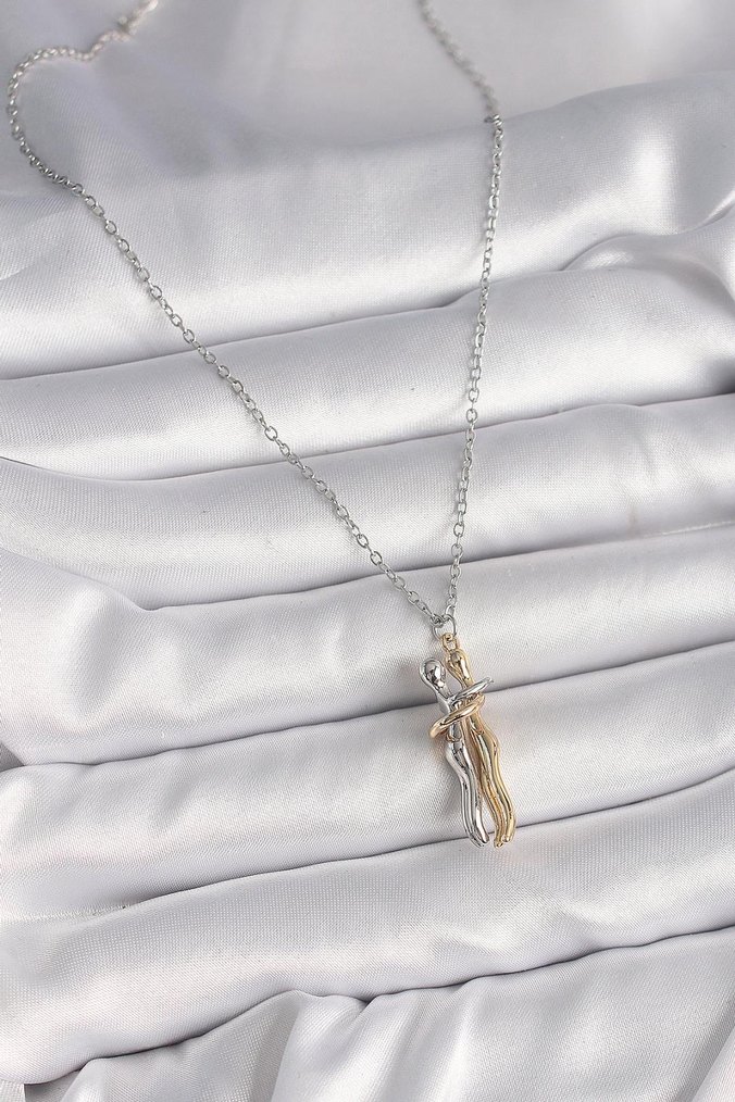 Çelik, birbirine sarılan iki insan kolye - Görsel 2