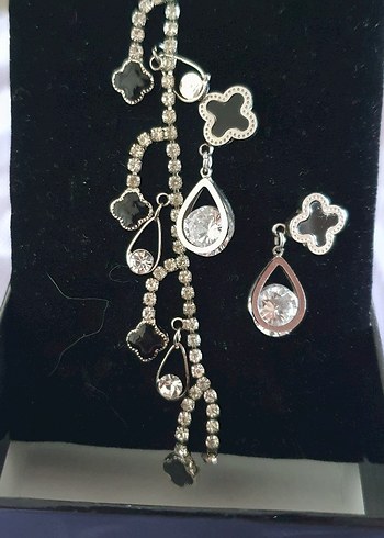 Gri Zincir Detaylı Beyaz İşlemeli Bileklik ve Kupe Seti - Görsel 4