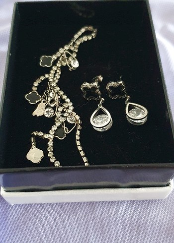 Gri Zincir Detaylı Beyaz İşlemeli Bileklik ve Kupe Seti - Görsel 9