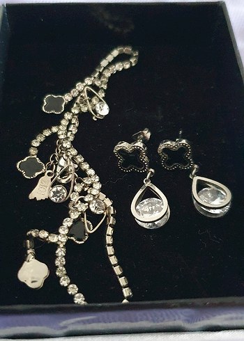 Gri Zincir Detaylı Beyaz İşlemeli Bileklik ve Kupe Seti - Görsel 6