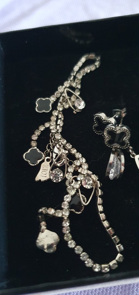 Gri Zincir Detaylı Beyaz İşlemeli Bileklik ve Kupe Seti - Görsel 5