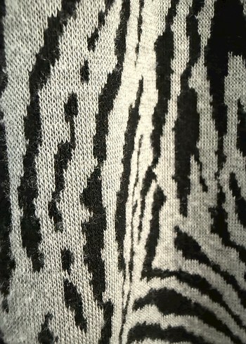 Gri Zebra Desenli Uzun Kollu Kadın Tunik - Görsel 3