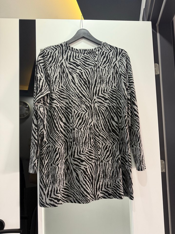 Gri Zebra Desenli Uzun Kollu Kadın Tunik - Görsel 2