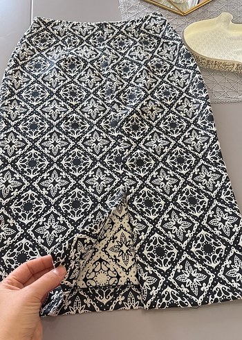 Dantel Detaylı Desenli Midi Kalem Etek - Görsel 2