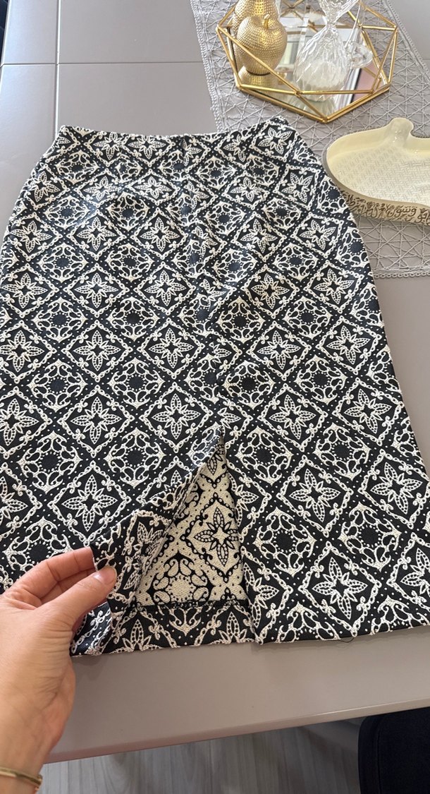 Dantel Detaylı Desenli Midi Kalem Etek - Görsel 2