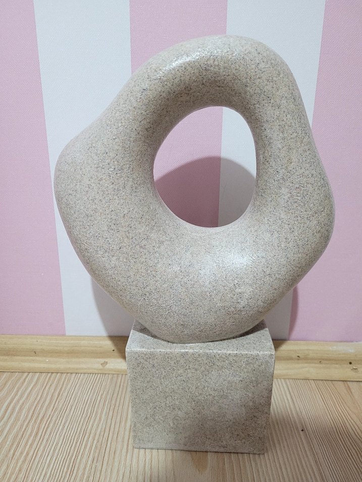 Bej Soyut Figürin - Görsel 2