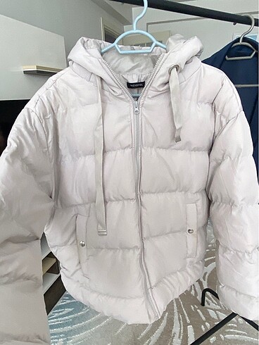 Taş rengi şişme mont