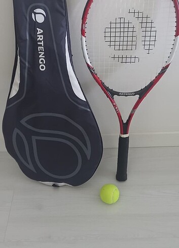  Tenis raketi