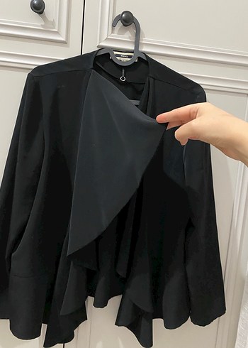 Siyah Dökümlü Ceket - Görsel 3