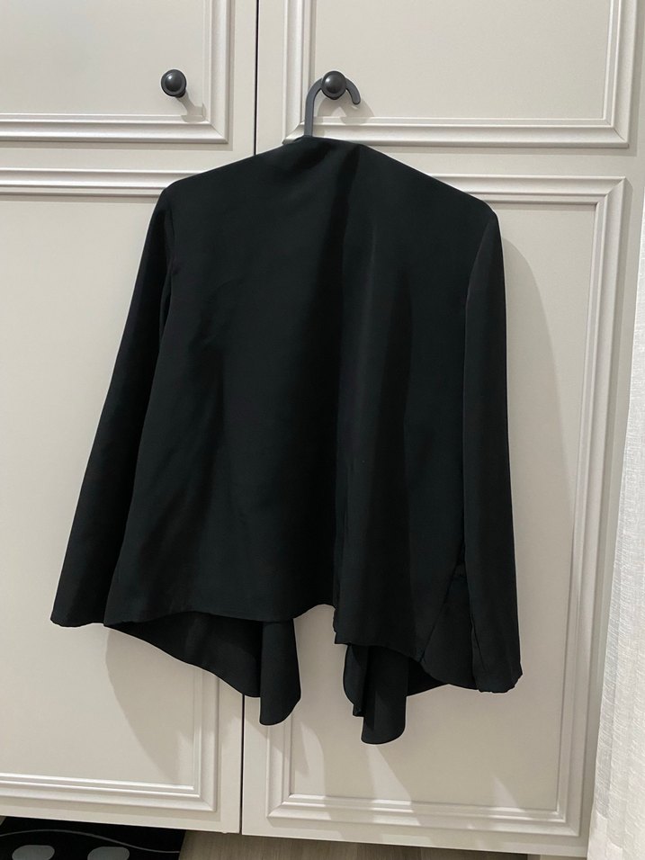 Siyah Dökümlü Ceket - Görsel 5