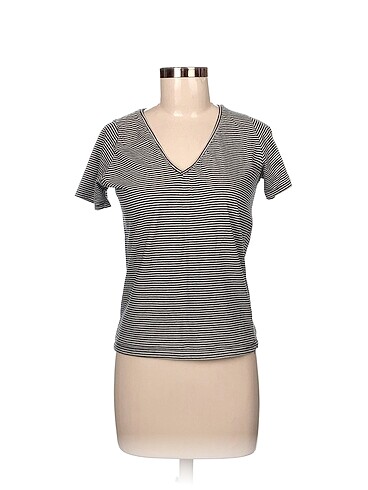 Stradivarius T-shirt %70 İndirimli.