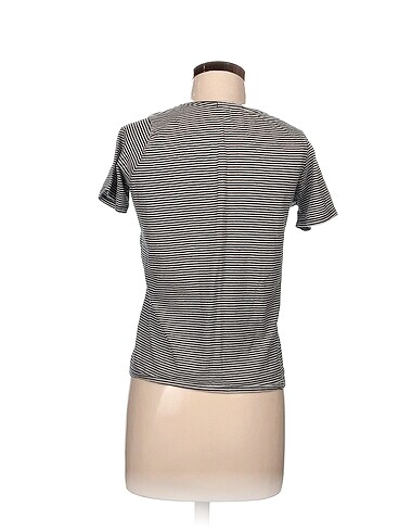 s Beden Stradivarius T-shirt %70 İndirimli.