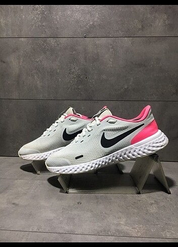 Nike revolution5