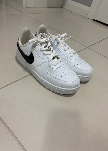 Nike Beyaz erkek Spor Ayakkabı Siyah Detaylı
