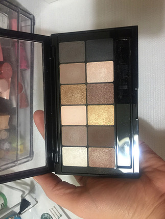 Maybelline the nudes far paleti