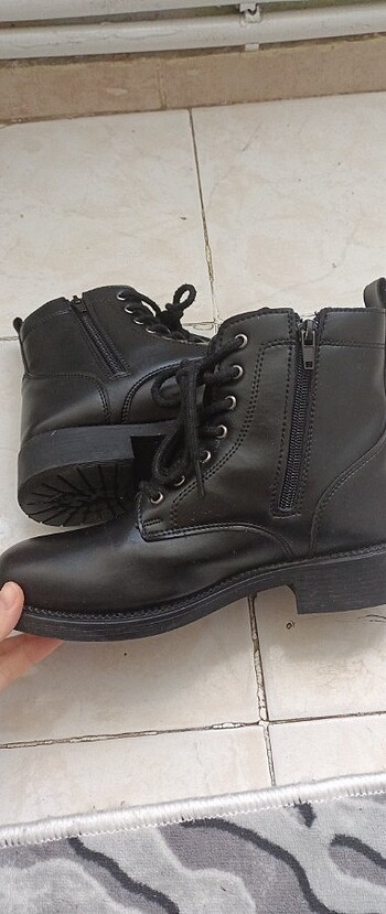 Siyah bot - Görsel 3