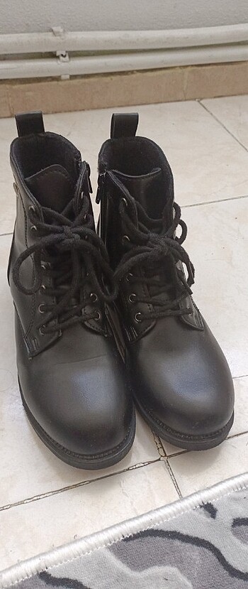 Siyah bot - Görsel 4